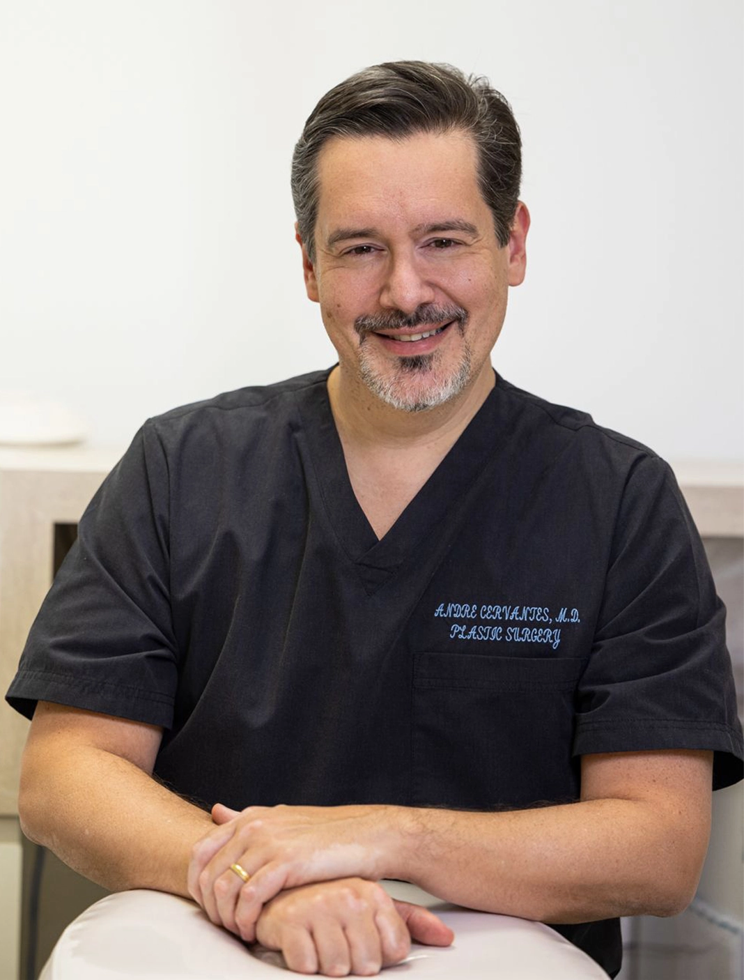 Dr. André Cervantes